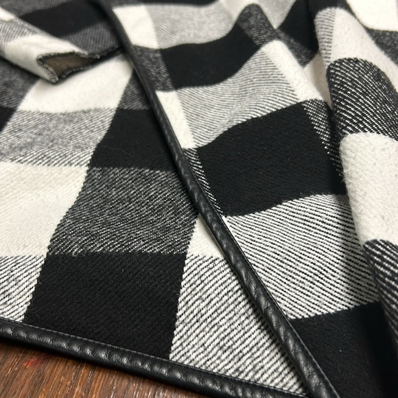 G. H. Bass & Co cardigan - Picture 9 of 11